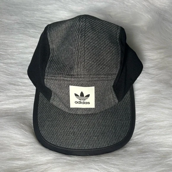 🎄Adidas Two-Tone Black and Gray Cap - Picture 2 of 5